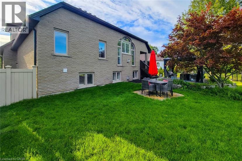 24 CARMICHAEL Crescent — photo 6 of 40