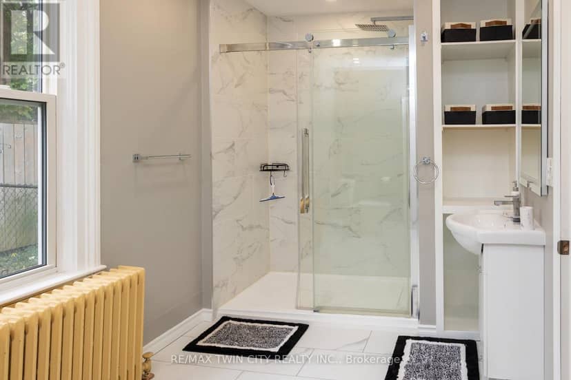21 McCall Street — photo 14 of 22