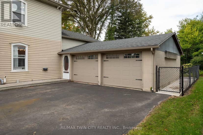 21 McCall Street — photo 4 of 22