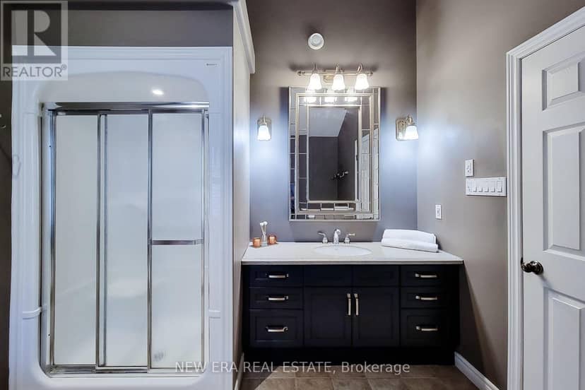 24 Carmichael Crescent — photo 31 of 40