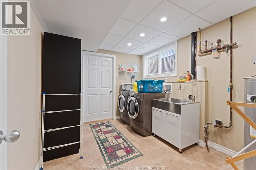 2402 St. Alphonse AVENUE — photo 24 of 36