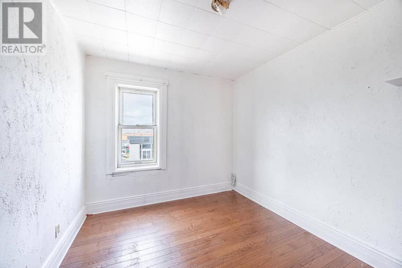 30 Wellington ST E — photo 14 of 22