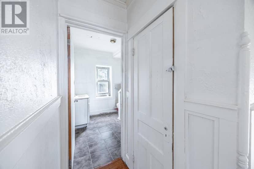 30 Wellington ST E — photo 18 of 22