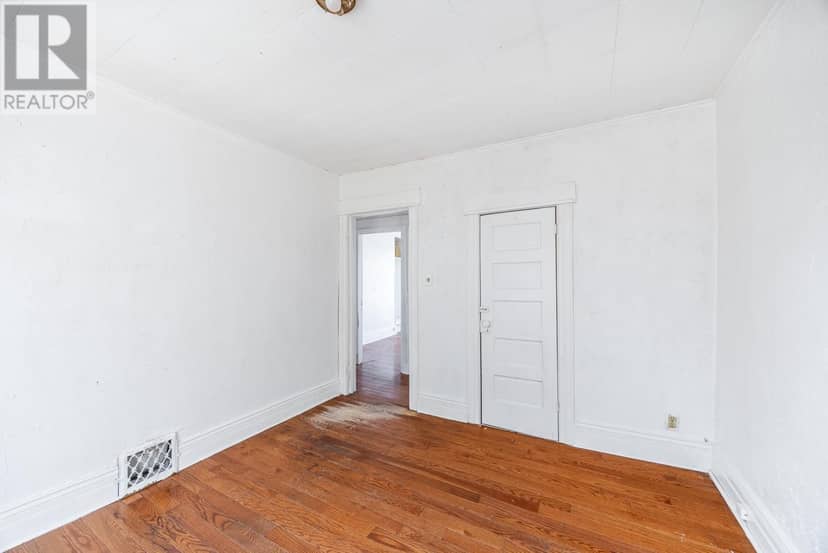 30 Wellington ST E — photo 17 of 22