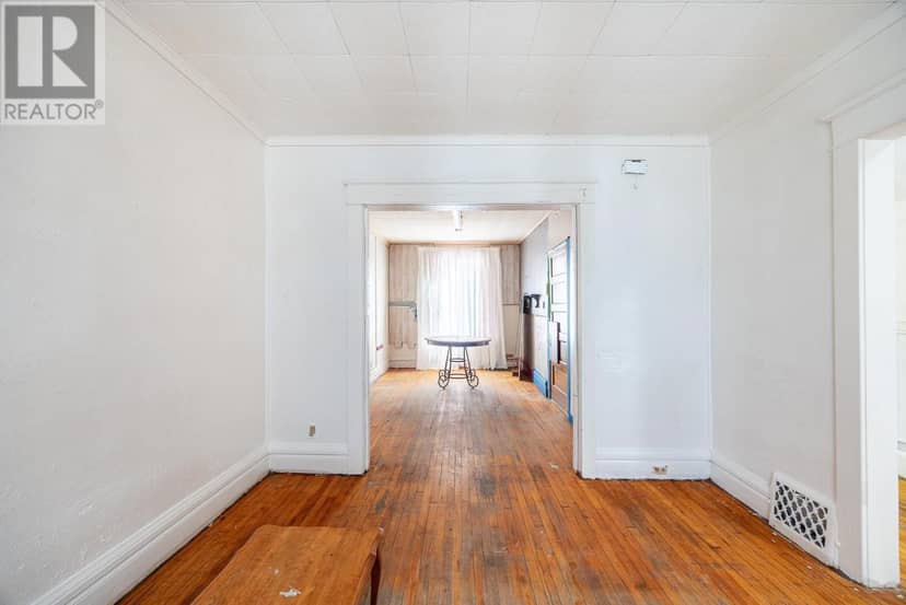 30 Wellington ST E — photo 7 of 22