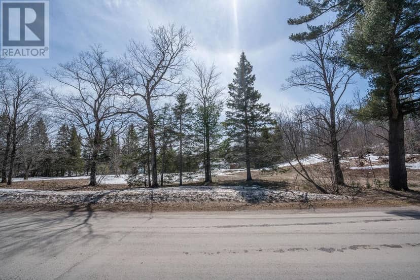 677 Maki RD — photo 4 of 5