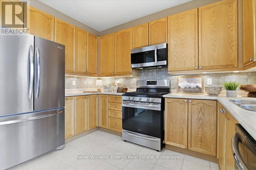 27 Dent Street — photo 16 of 40