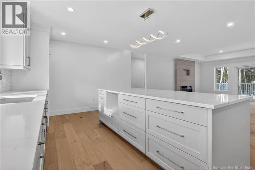 82 Maefield Street — photo 11 of 40