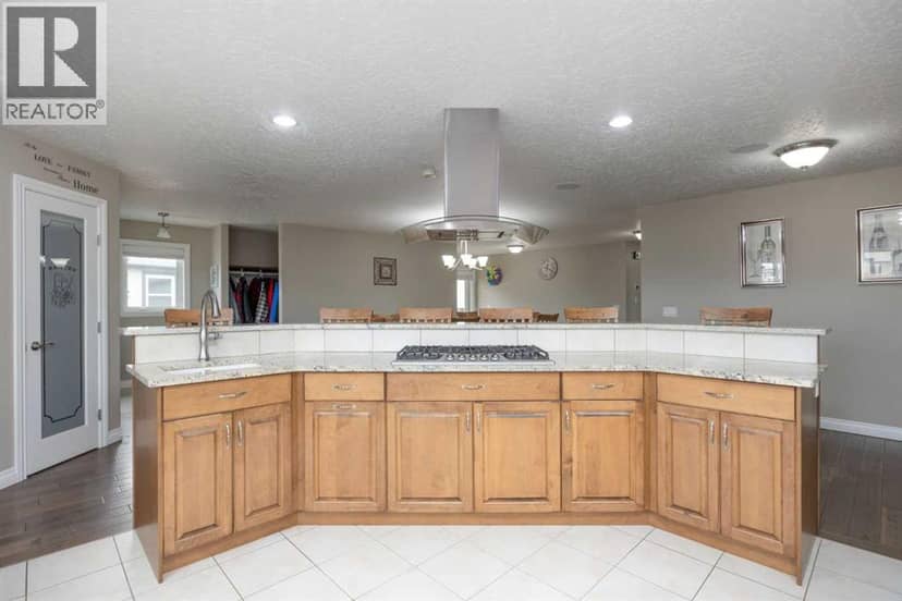 125 Beardsley Crescent — photo 35 of 40