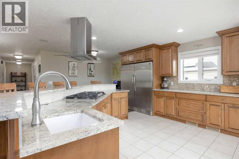 125 Beardsley Crescent — photo 34 of 40