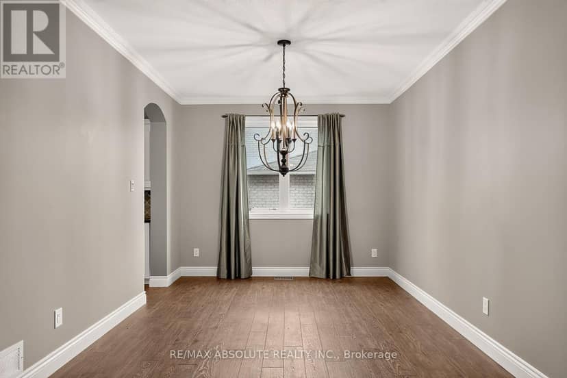229 Marjan Crescent — photo 10 of 40