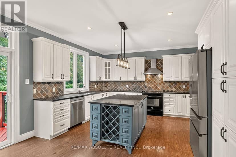 229 Marjan Crescent — photo 15 of 40