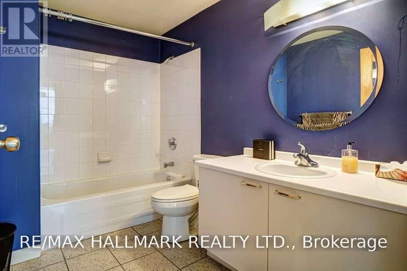 106 - 80 Sherbourne Street — photo 19 of 28