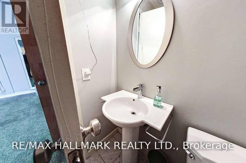 106 - 80 Sherbourne Street — photo 24 of 28