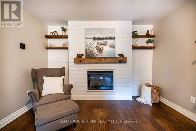 37 Wyndfield Crescent — photo 17 of 40