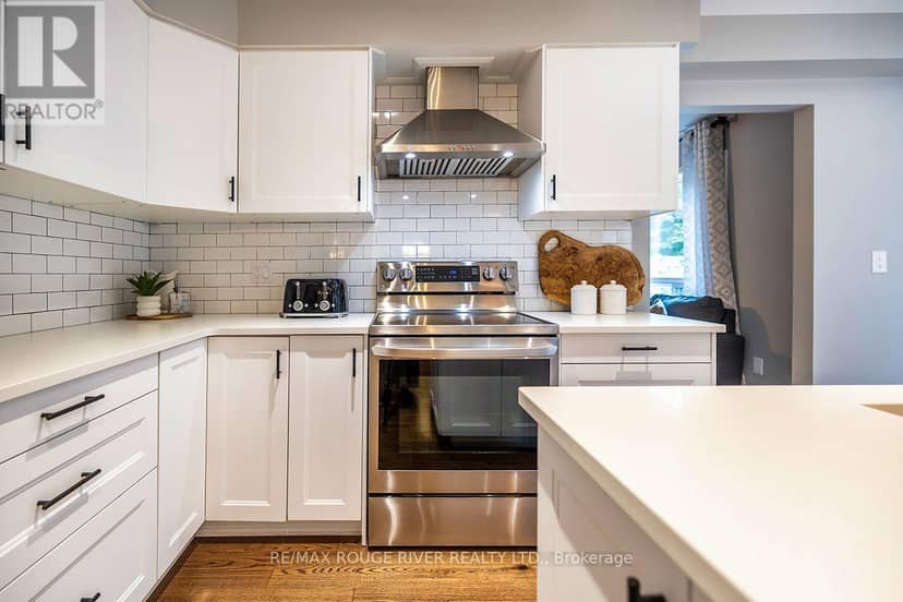 37 Wyndfield Crescent — photo 9 of 40
