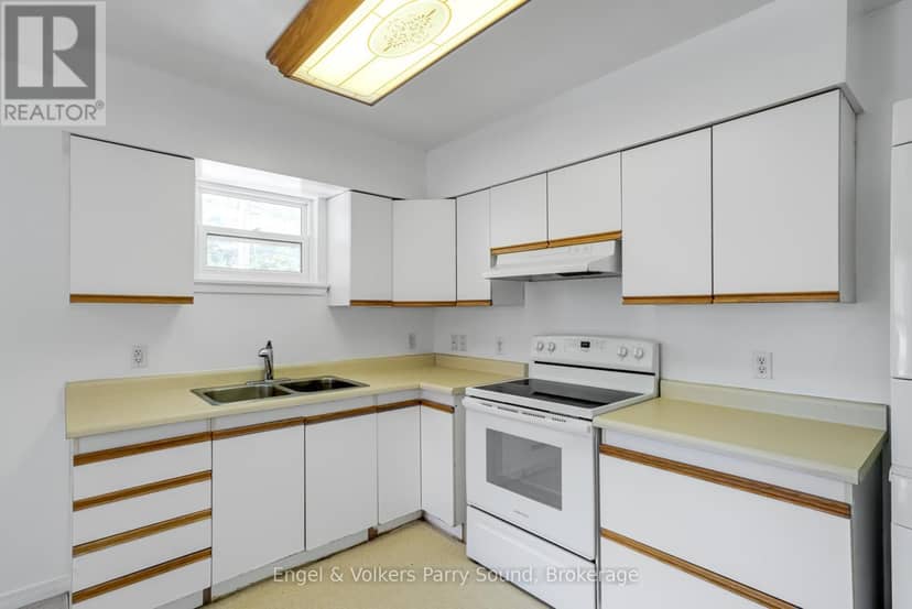 128 Isabella Street — photo 10 of 35