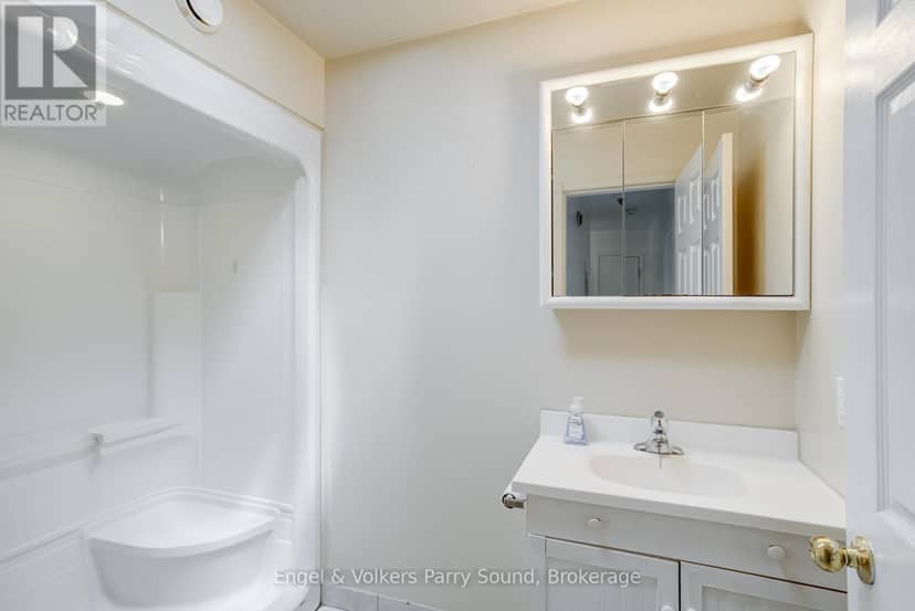 128 Isabella Street — photo 17 of 35