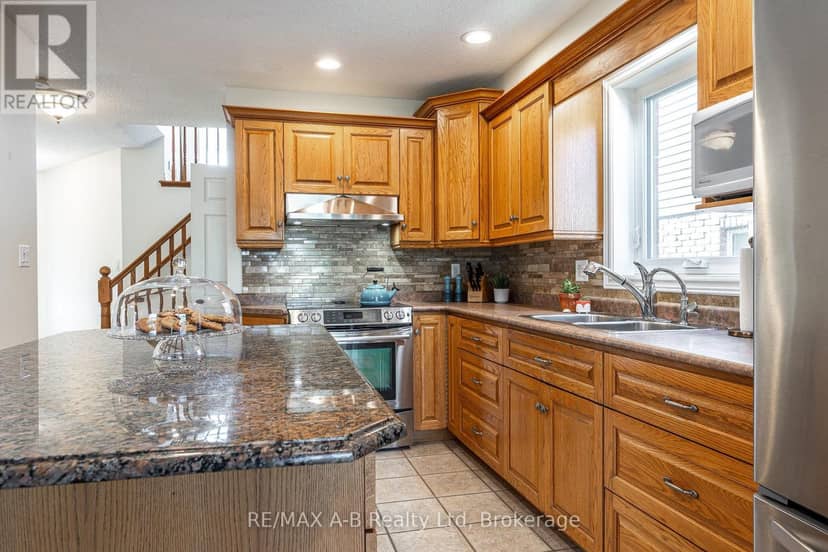 10 Buckingham Drive — photo 14 of 40