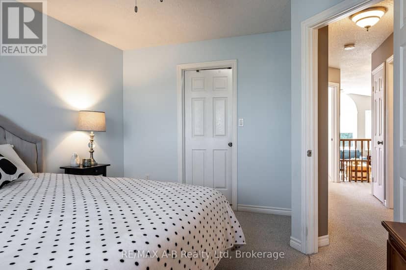 10 Buckingham Drive — photo 33 of 40