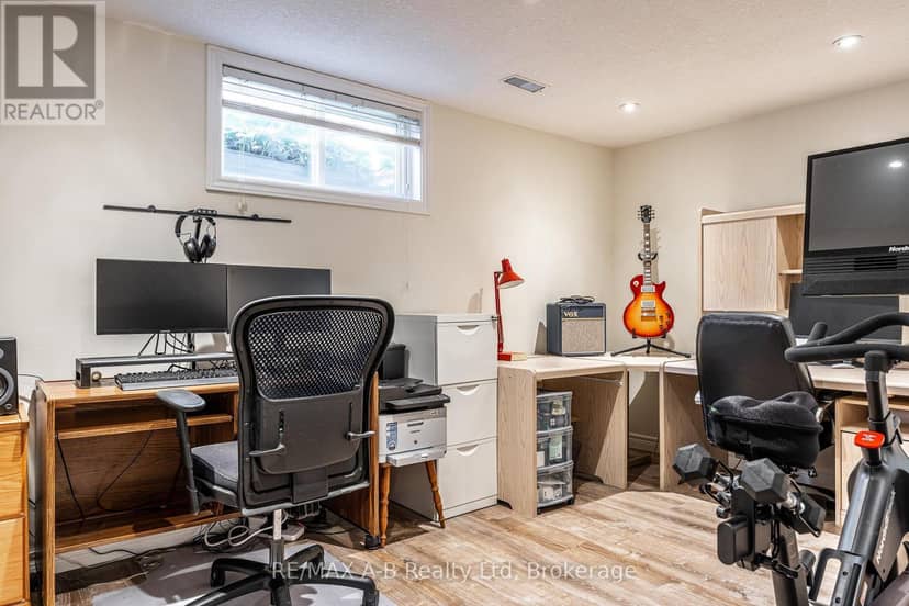 10 Buckingham Drive — photo 39 of 40