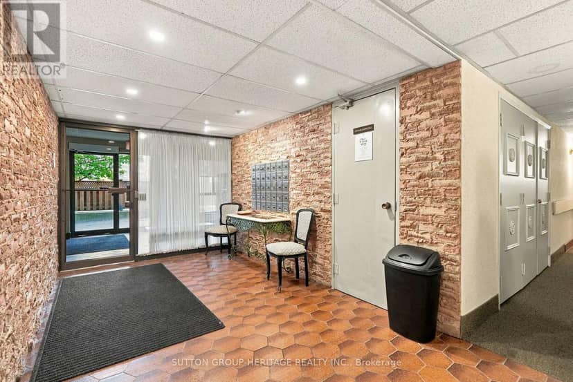 406 - 15390 Yonge Street, Aurora, photo 8