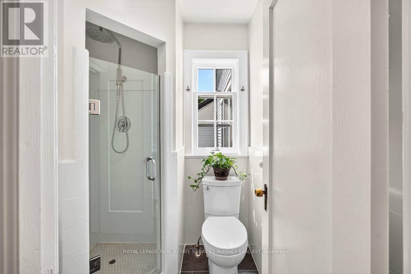 3947 Bloor Street W — photo 14 of 33