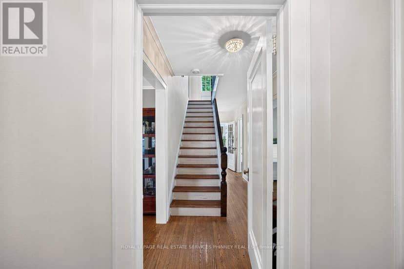 3947 Bloor Street W — photo 5 of 33