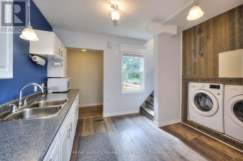 1346 King Street E — photo 18 of 40