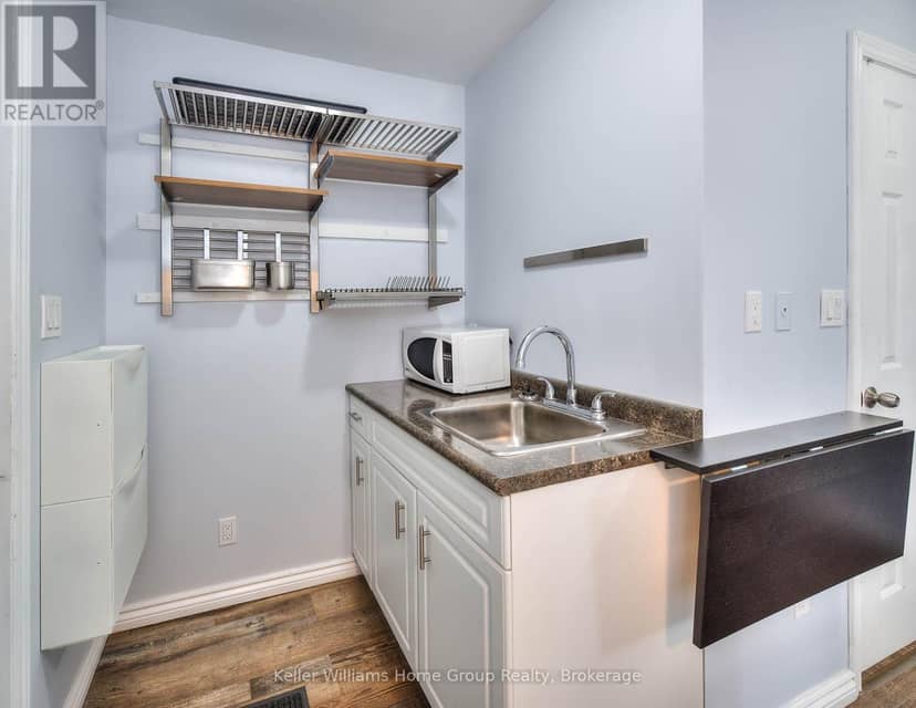 1346 King Street E — photo 29 of 40