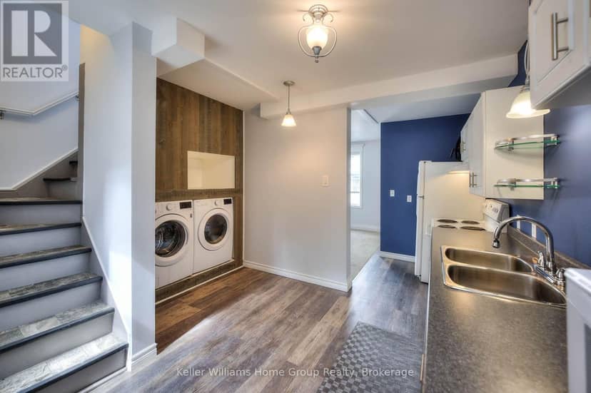 1346 King Street E — photo 20 of 40