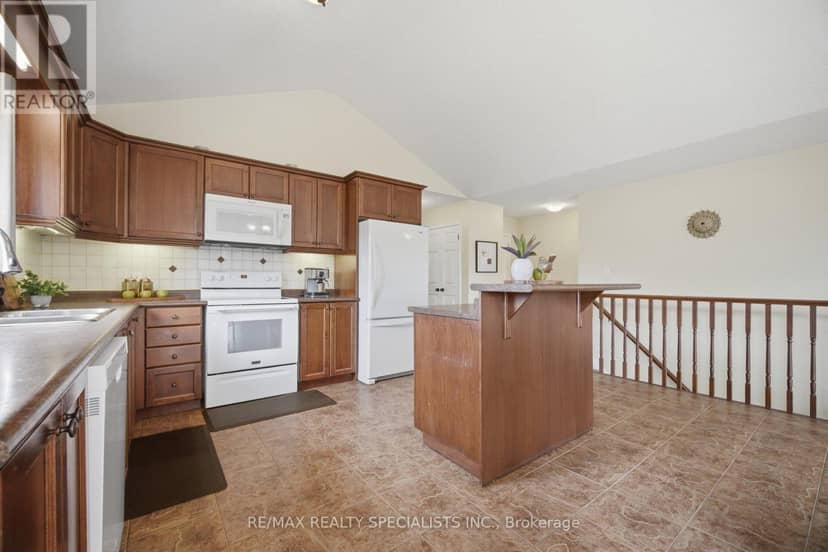 650 Reid Crescent — photo 11 of 40