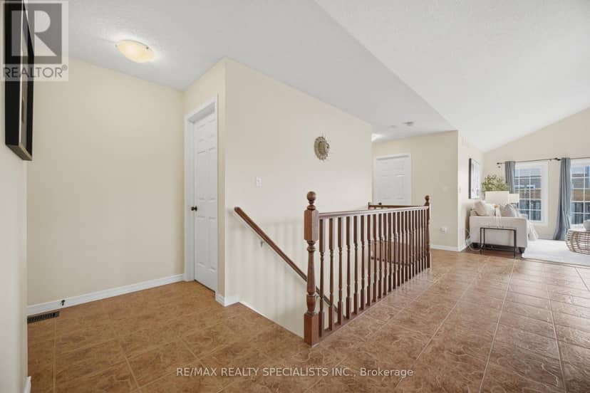 650 Reid Crescent — photo 33 of 40