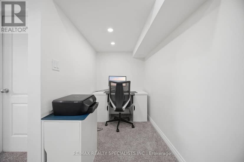 650 Reid Crescent — photo 39 of 40