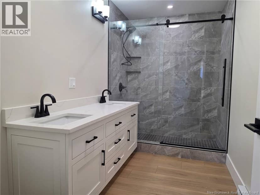 14 Hemlock Street — photo 24 of 40