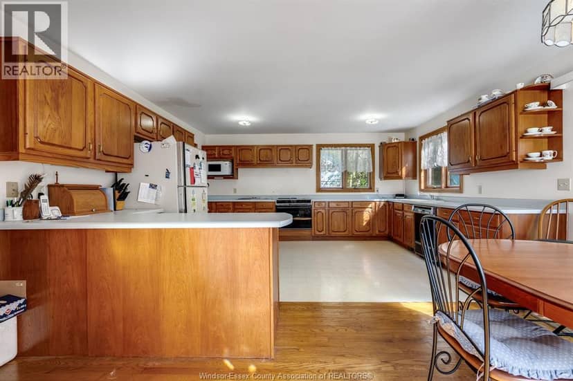 936 Twin Gables DRIVE — photo 12 of 40