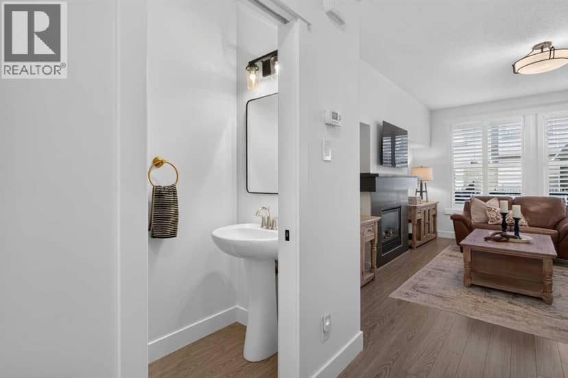 202, 110 Coopers Common SW, Airdrie, photo 3