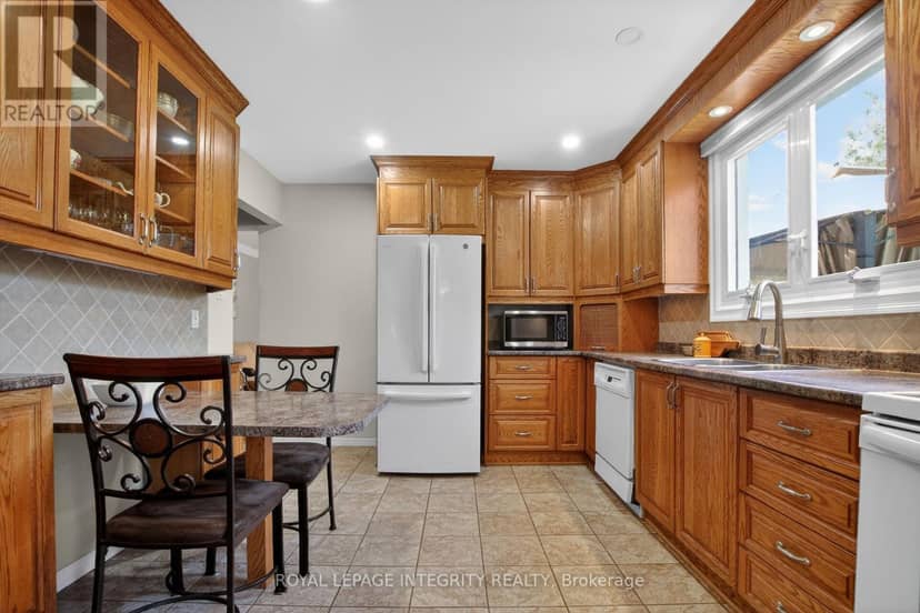 1646 Grey Nuns Drive — photo 14 of 40