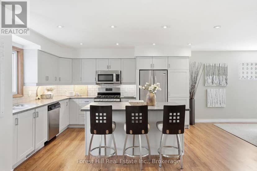 81 St Lawrence Street — photo 10 of 40