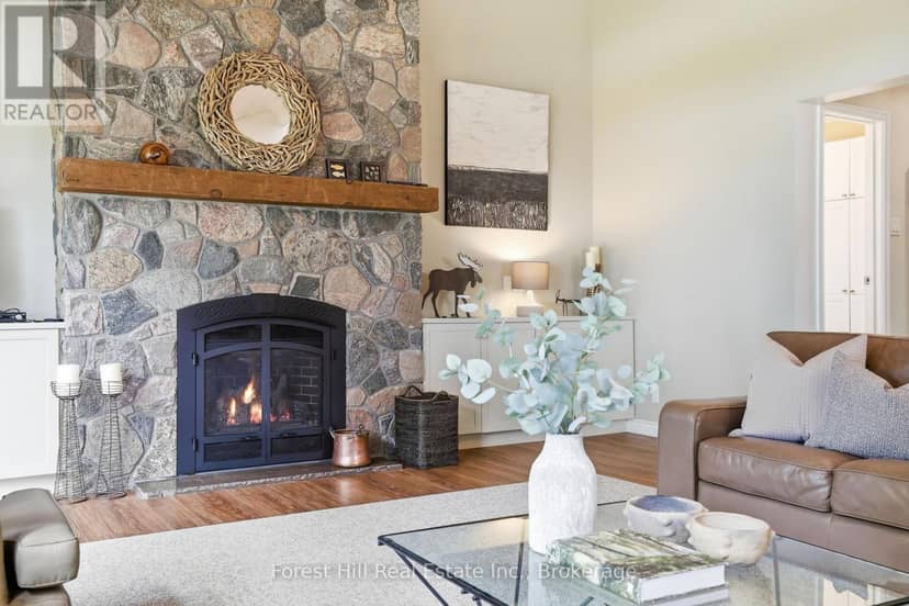 81 St Lawrence Street — photo 7 of 40