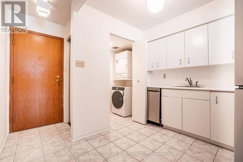 1811 - 44 St Joseph Street — photo 11 of 30