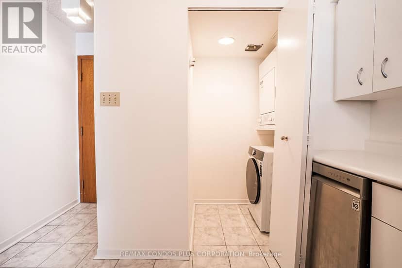 1811 - 44 St Joseph Street — photo 14 of 30