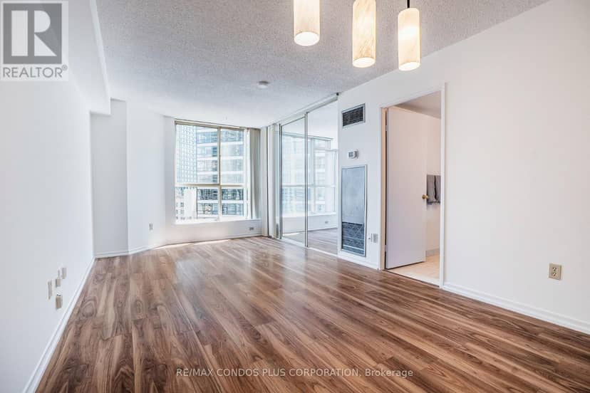 1811 - 44 St Joseph Street — photo 21 of 30