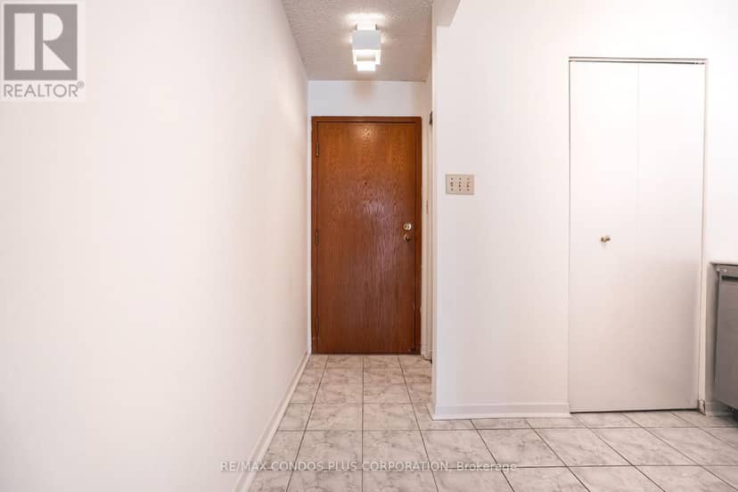 1811 - 44 St Joseph Street — photo 8 of 30