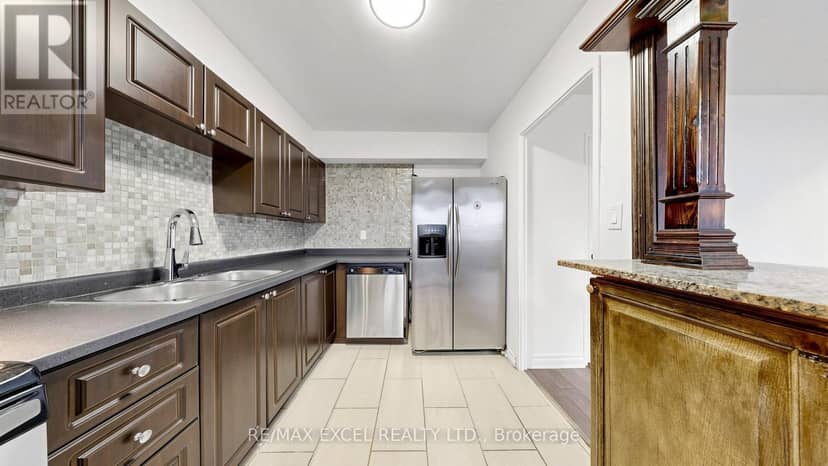 1808 - 10 Edgecliff Golfway — photo 15 of 40