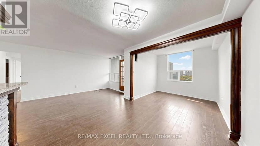 1808 - 10 Edgecliff Golfway — photo 16 of 40
