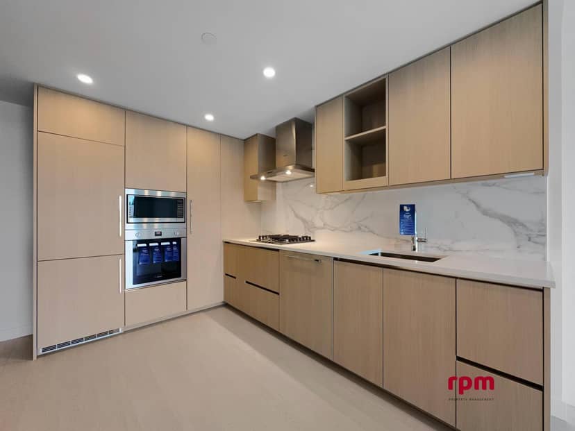 10xx 13778 100 AVENUE, Surrey