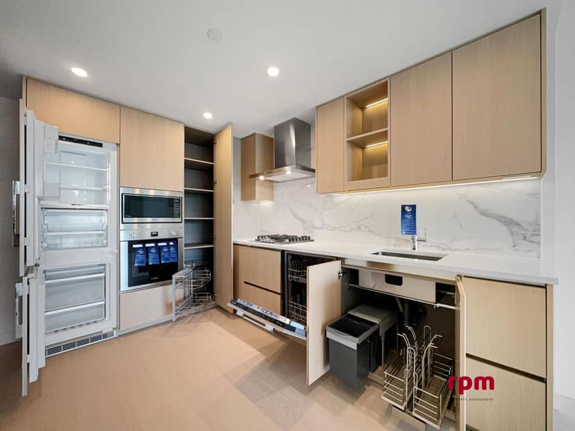 10xx 13778 100 AVENUE, Surrey, photo 2