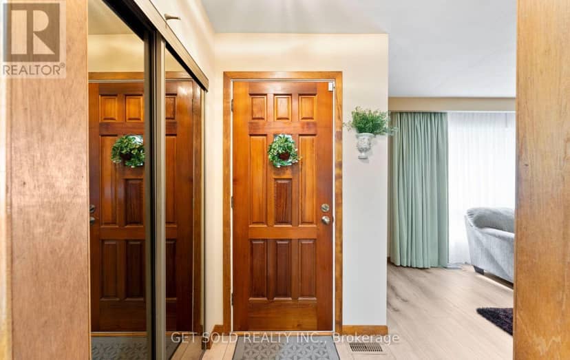 22 Almayo Crescent — photo 2 of 40