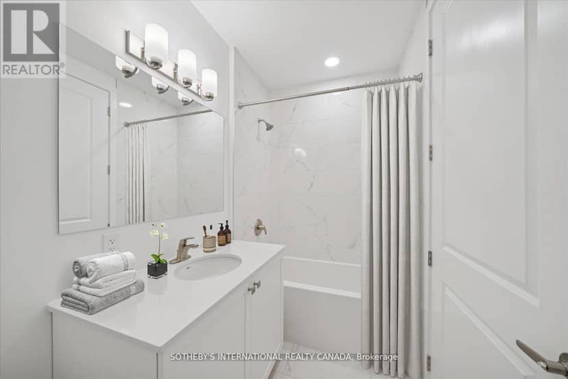 Penthouse 1 - 19A West Street N — photo 15 of 40
